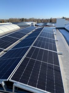 De duurzame Injection Point fabriek voor spuitgieten maakt onder andere gebruik van zonnepanelen